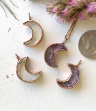 Carica l'immagine nel visualizzatore di Gallery, Waxing or Waning Amethyst -or- Quartz Moon