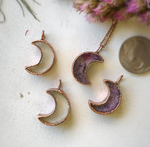 Carica l'immagine nel visualizzatore di Gallery, Waxing or Waning Amethyst -or- Quartz Moon